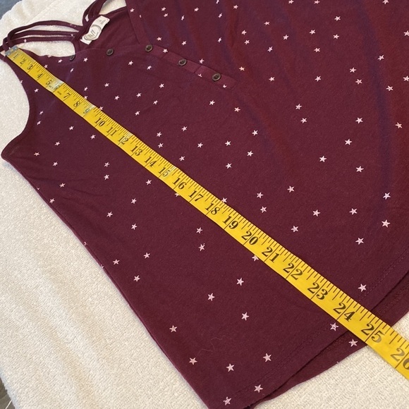 Maurice’s sleeveless blouse 24/7 style slightly longer in back star print Sz S - Picture 3 of 7